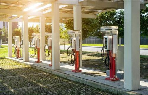 電動汽車(chē)充電樁設備應用(yòng)高(gāo)新塑膠原料PC2405